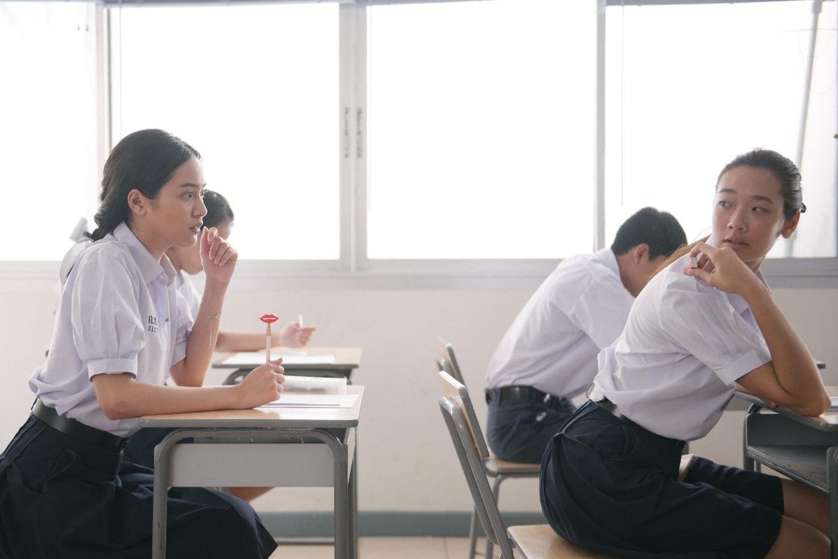 'Bad Genius': Phải xem để nhớ về một thời 'nhất quỷ nhì ma, thứ ba học trò' Ảnh 10