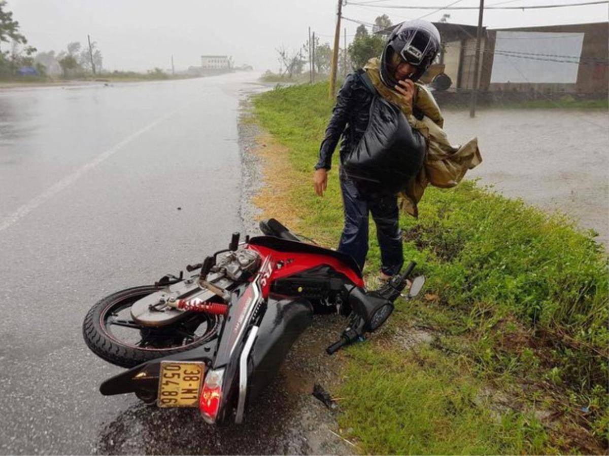 Chùm ảnh: Khung cảnh hoang tàn nơi cơn bão số 10 quét qua Ảnh 22