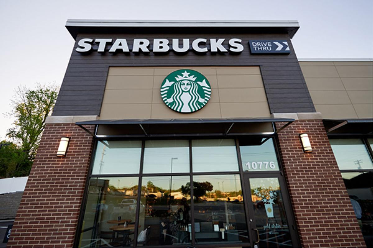 Starbucks có sẵn sạc không dây, cầm iPhone X, iPhone 8 ngồi cả ngày không cần mang sạc Ảnh 1