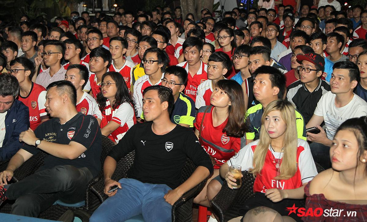 Fan nữ Arsenal Việt rướm nước mắt vì ‘pháo thủ” hụt mất chiến thắng Ảnh 10