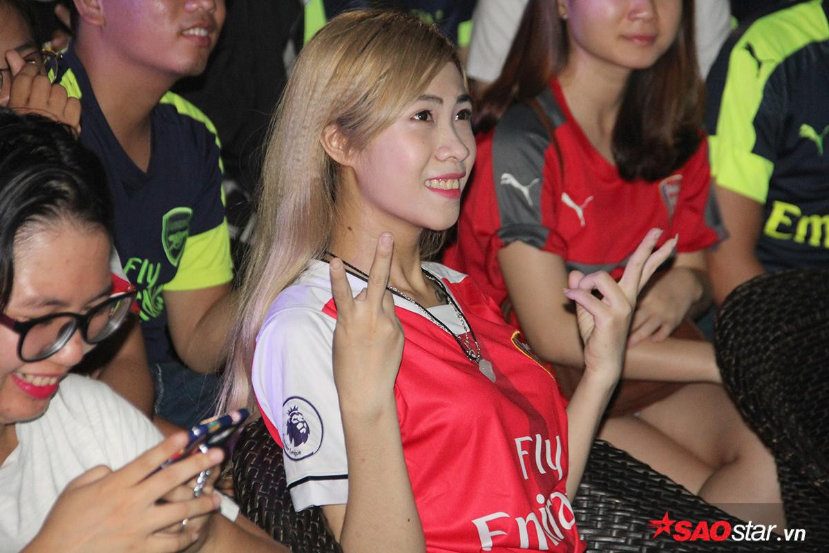 Fan nữ Arsenal Việt rướm nước mắt vì ‘pháo thủ” hụt mất chiến thắng Ảnh 9