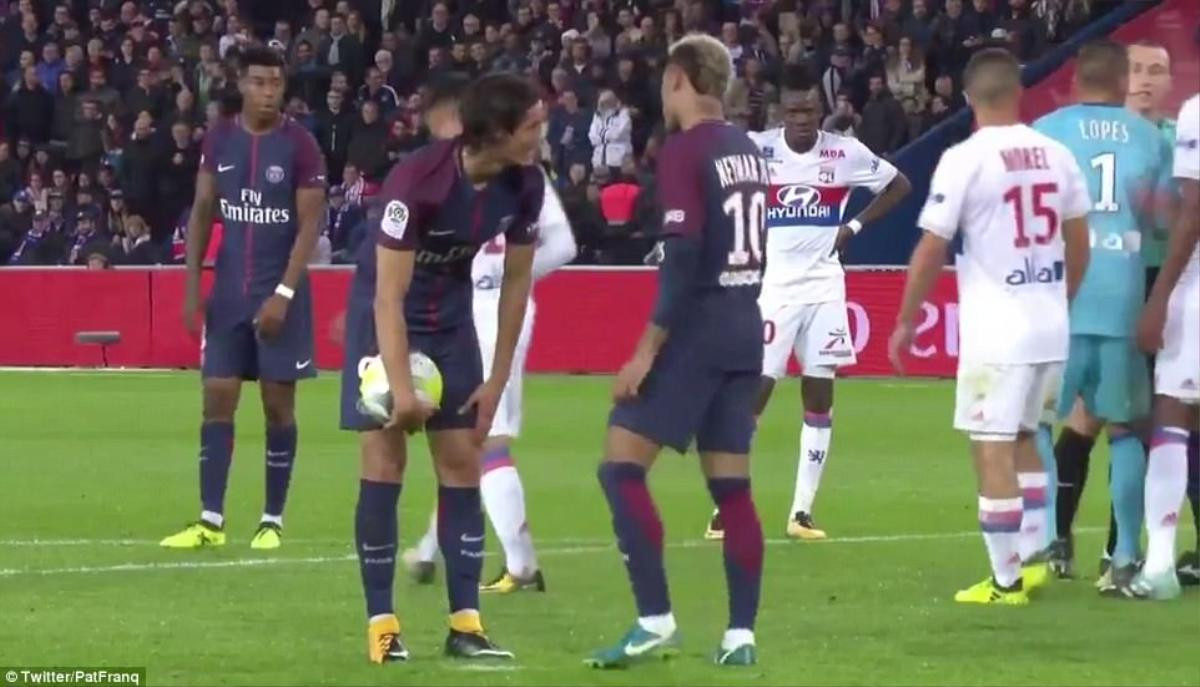 Tranh sút 11 mét với Neymar, Cavani có thể phải ‘ra đường’ Ảnh 3