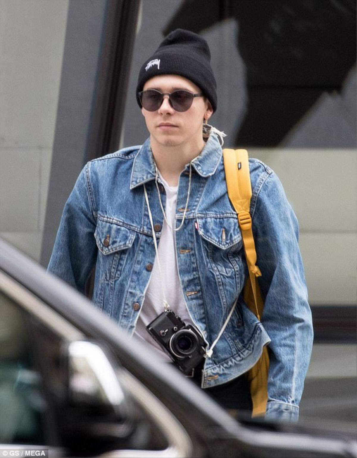 Bị chê bất tài nhưng 'soái Tây' Brooklyn Beckham vẫn có khối fan girl ở trường đại học Ảnh 2