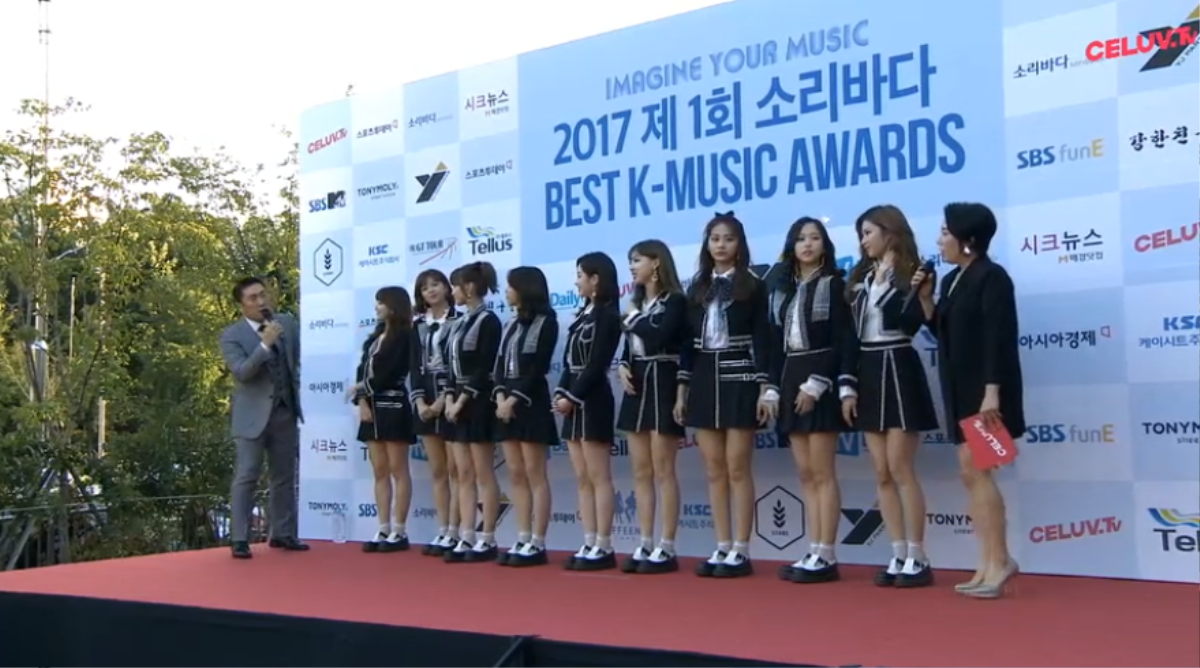 Lễ trao giải âm nhạc SOBA: T-Ara, Wanna One, GFRIEND cùng dàn sao Hàn đình đám 'xinh như mộng' xuất hiện tại thảm đỏ Ảnh 17