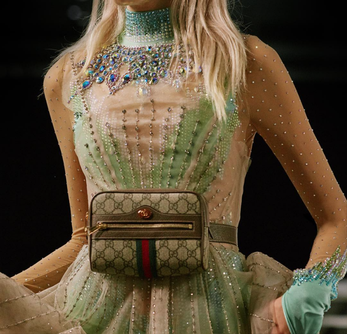 Cùng nghía qua các thiết kế mới nhất trong BST Xuân-Hè 2018 của Gucci tại Milan Fashion Week Ảnh 4