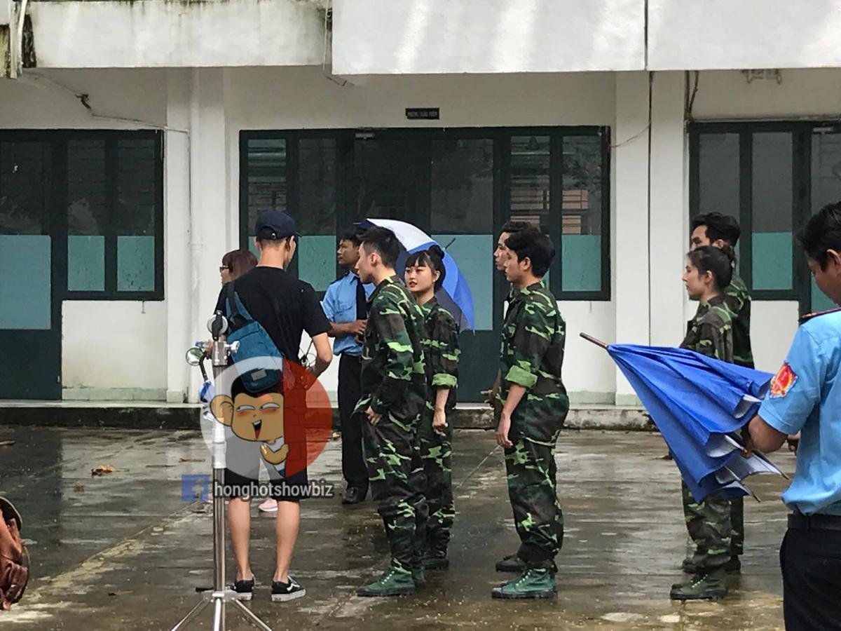 Fan 'đứng ngồi không yên' trước hình ảnh điển trai của Sơn Tùng M-TP trong trang phục quân đội Ảnh 8