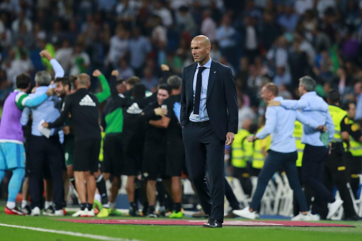 Zidane và câu chuyện về tay sĩ quan dạy bắn súng 'số đỏ' Ảnh 4