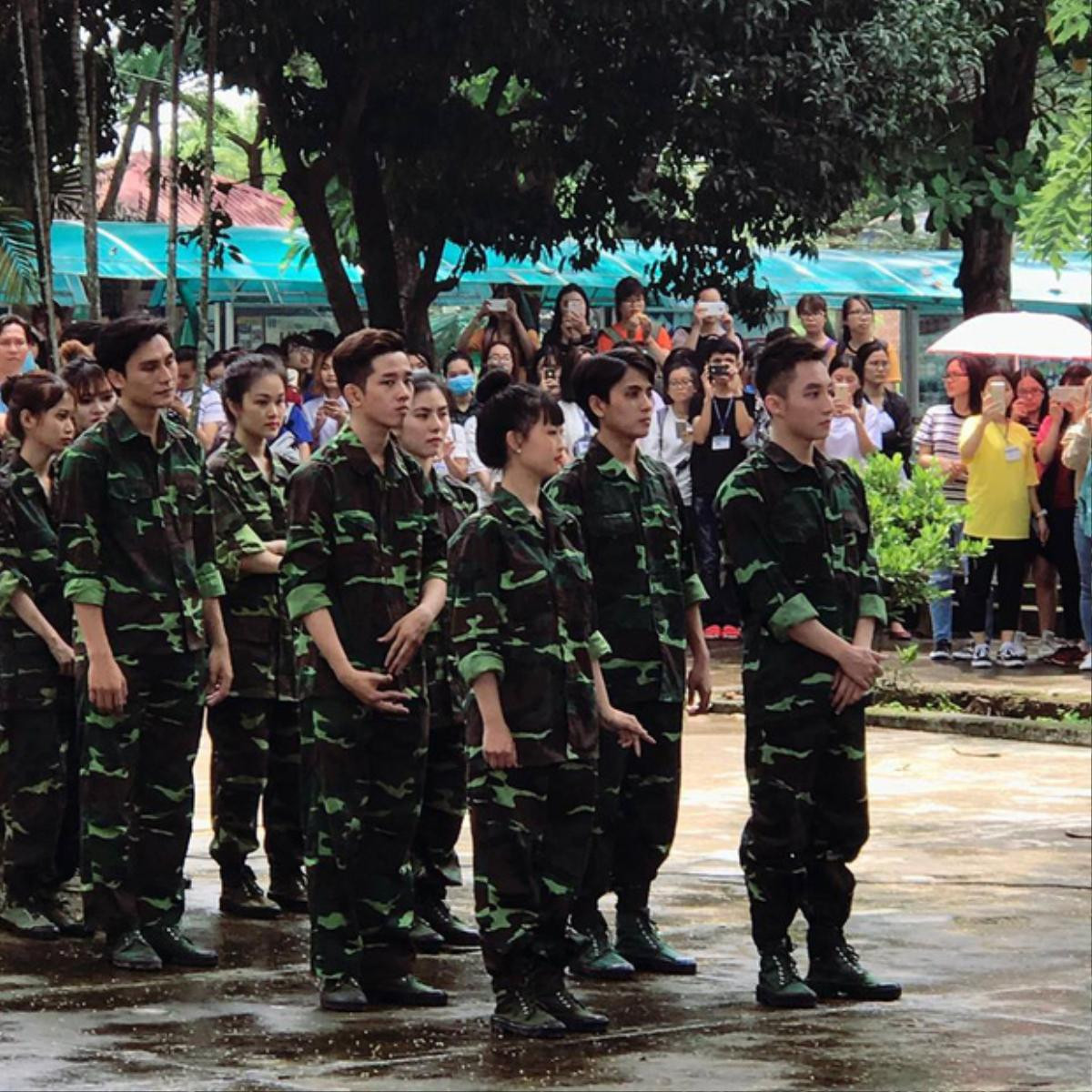 Tung tích chàng trai trong màu áo lính, cùng đóng quảng cáo với Sơn Tùng đã lộ diện! Ảnh 4