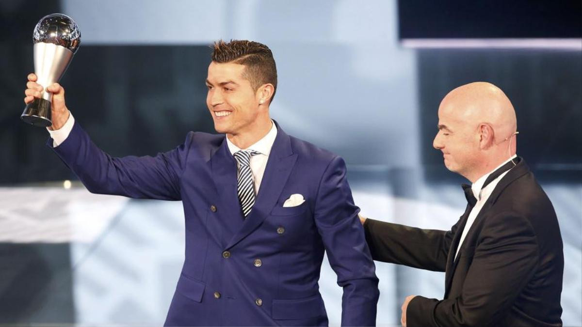 Ronaldo lập siêu kỷ lục, chuẩn bị cho Messi 'ôm hận' Ảnh 9