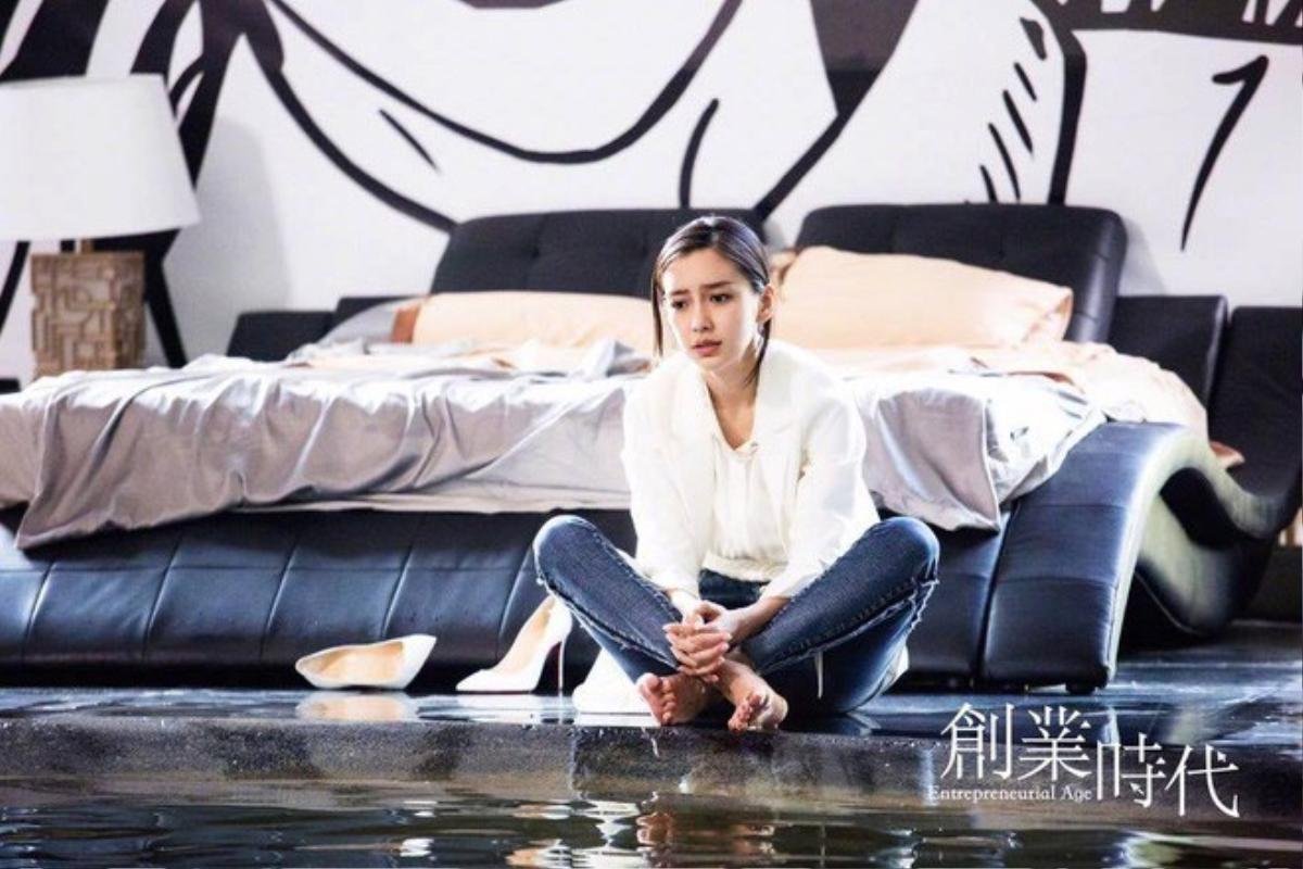 Đóng 'Thời đại lập nghiệp' cùng Angelababy, Hoàng Hiên than thở vì 'tả tơi' khi đóng máy Ảnh 11