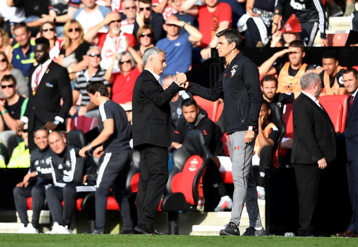 Mourinho cố tình chịu phạt để câu giờ cho học trò? Ảnh 11