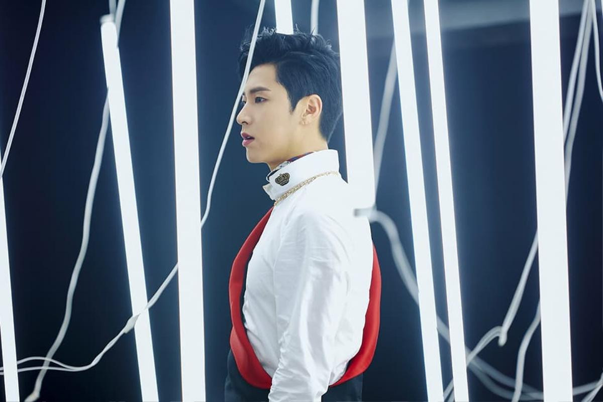 'Sởn da gà' với MV 'nóng hừng hực' từ Yunho: Quả không hổ danh là TVXQ! Ảnh 7