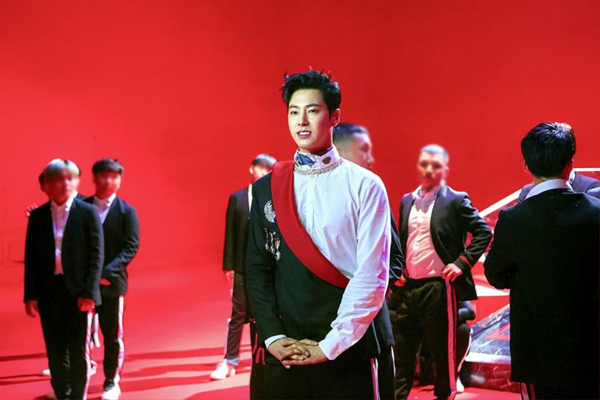 'Sởn da gà' với MV 'nóng hừng hực' từ Yunho: Quả không hổ danh là TVXQ! Ảnh 9