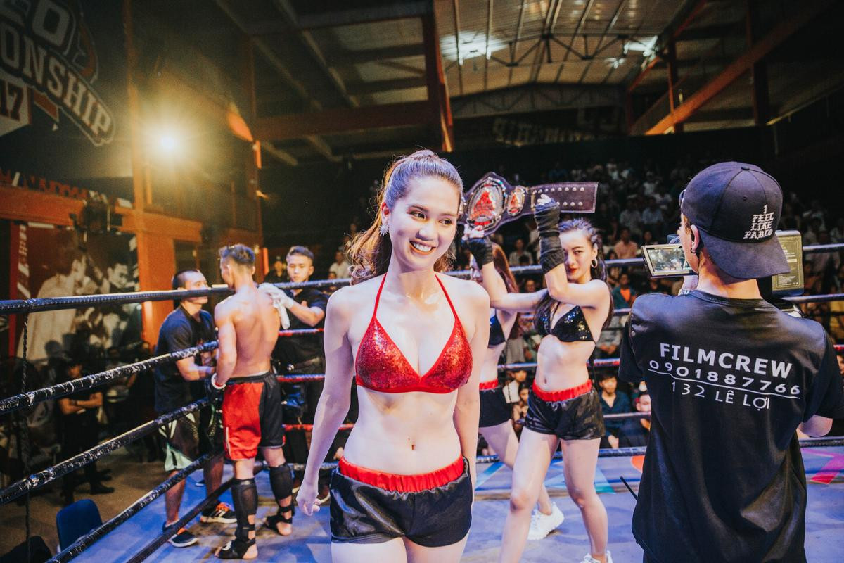 Ngọc Trinh làm ring girl, khoe đường cong 'chết người' tại giải võ thuật Ảnh 4