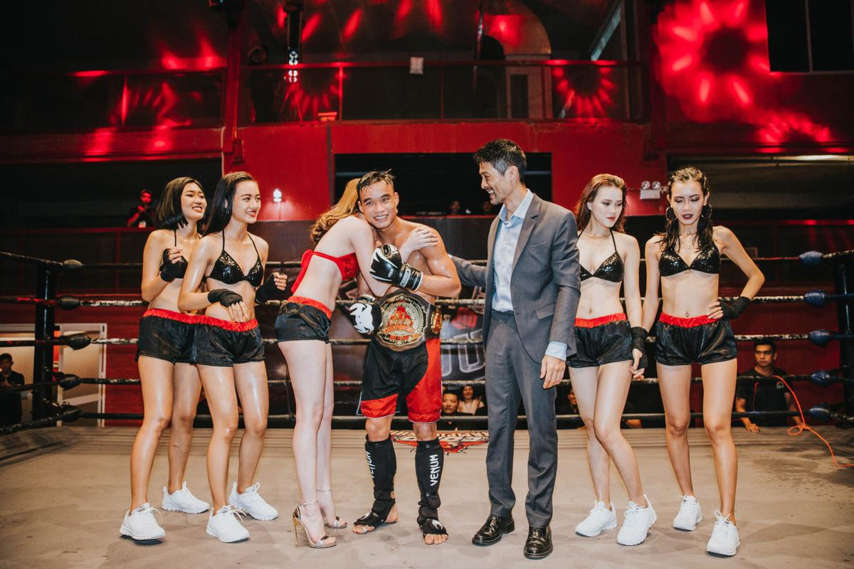 Ngọc Trinh làm ring girl, khoe đường cong 'chết người' tại giải võ thuật Ảnh 7