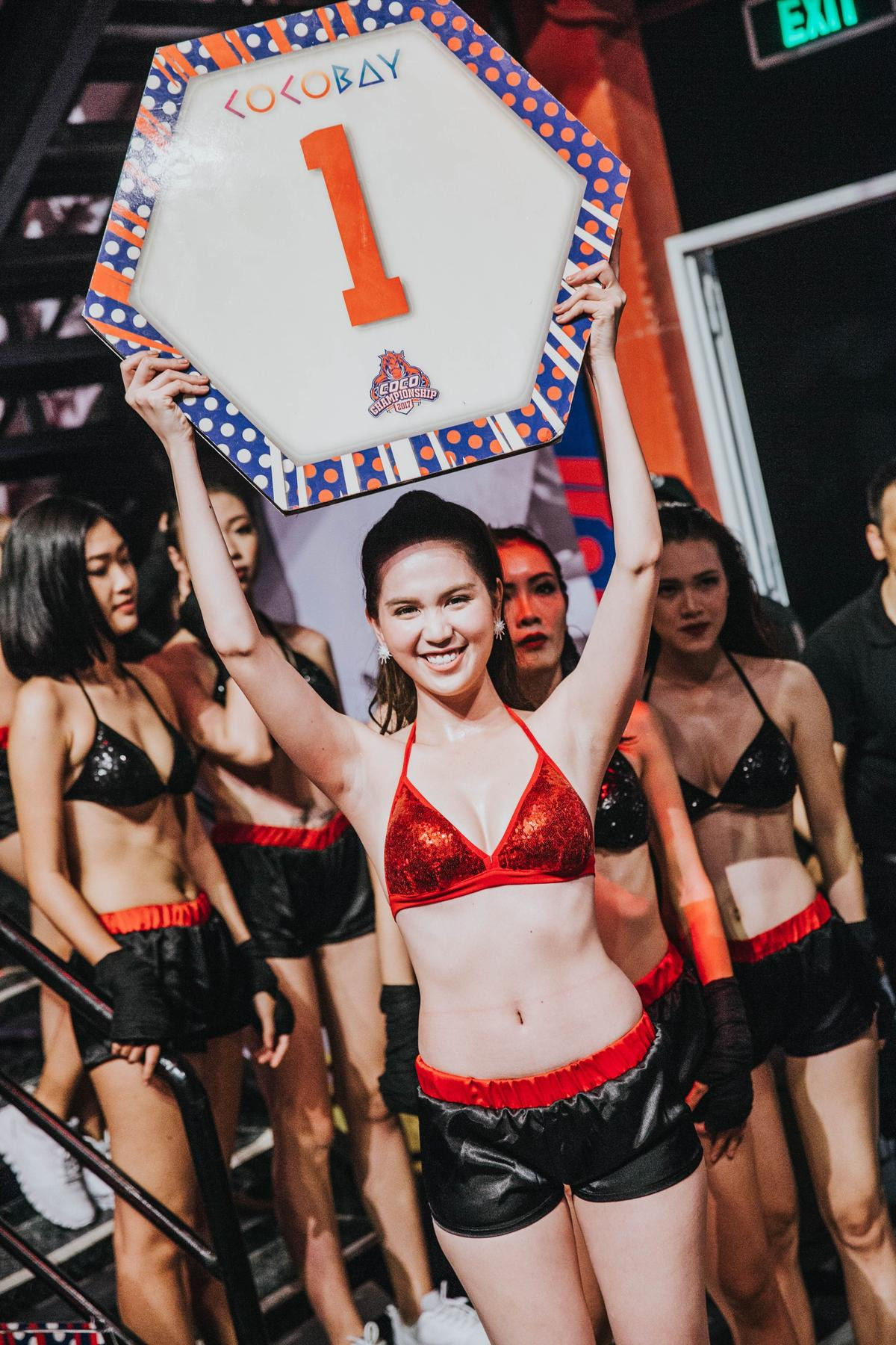 Ngọc Trinh làm ring girl, khoe đường cong 'chết người' tại giải võ thuật Ảnh 2