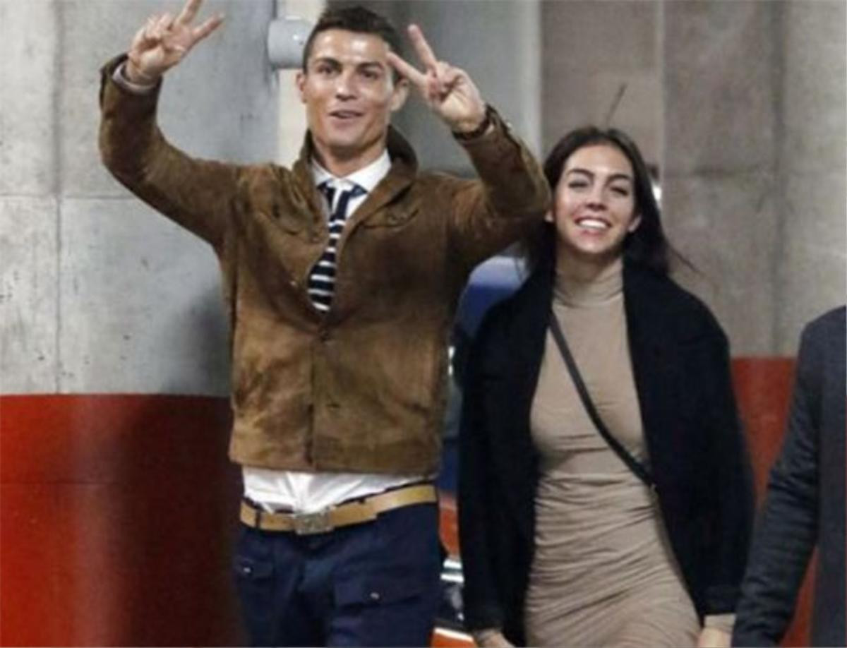 Tin buồn cho các fan nữ: Cristiano Ronaldo đã ấn định ngày cưới! Ảnh 1