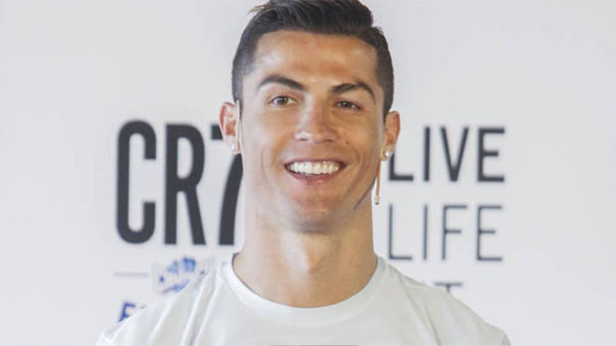 Mua nhẫn bạc tỷ tặng bồ, Cristiano Ronaldo bị đánh giá là không… thông minh Ảnh 3