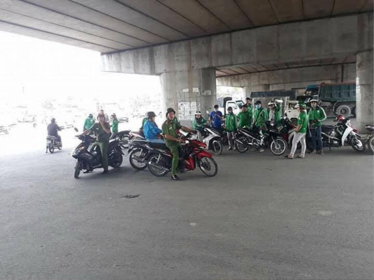 Hỗn chiến với xe ôm truyền thống ở bến xe An Sương, tài xế Grabbike bị thương, mất tiền và điện thoại Ảnh 9