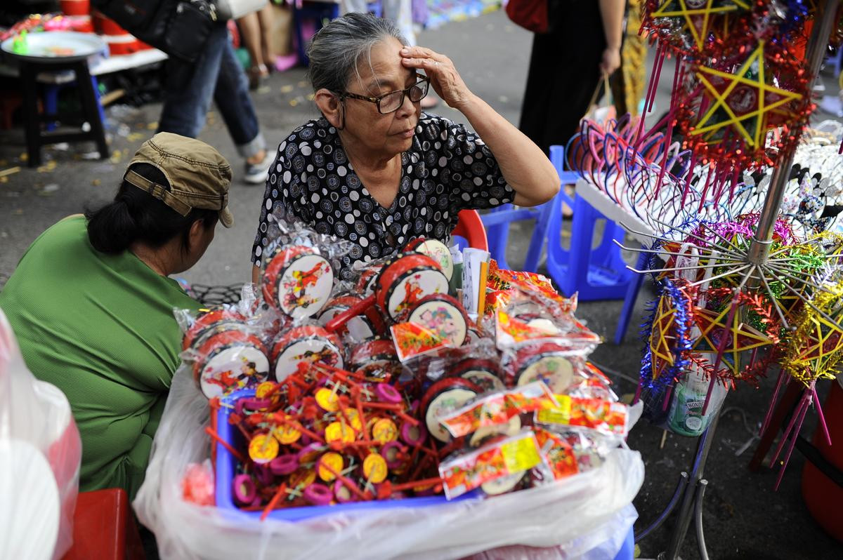 Tết Trung thu đã tràn về trên từng ngõ phố Hà Nội Ảnh 12