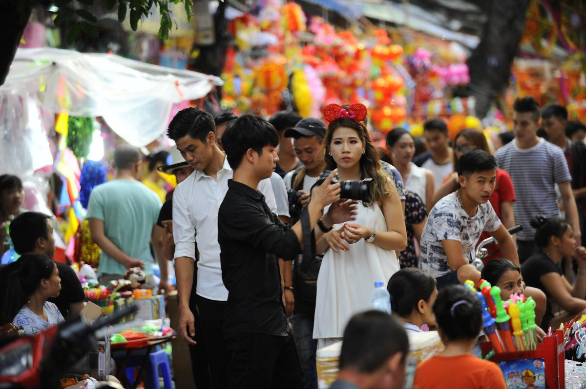 Tết Trung thu đã tràn về trên từng ngõ phố Hà Nội Ảnh 16