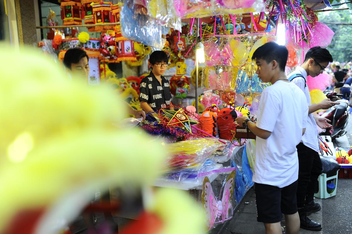 Tết Trung thu đã tràn về trên từng ngõ phố Hà Nội Ảnh 4