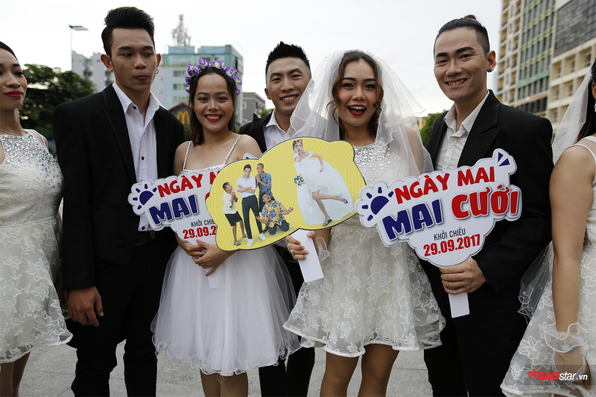 Hàng chục cô dâu, chú rể nhảy flashmob khiến phố đi bộ Nguyễn Huệ 'tắc nghẽn' Ảnh 7