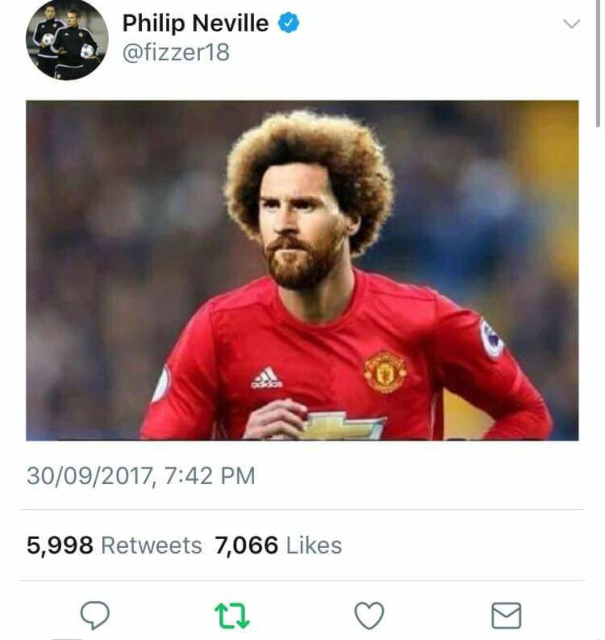 Ảnh troll: 'Chân gỗ' Fellaini đoạt 4 quả bóng vàng, xứng đáng thế chỗ 'vua bóng đá' Pele Ảnh 8