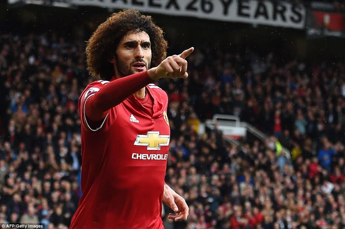 Ảnh troll: 'Chân gỗ' Fellaini đoạt 4 quả bóng vàng, xứng đáng thế chỗ 'vua bóng đá' Pele Ảnh 2