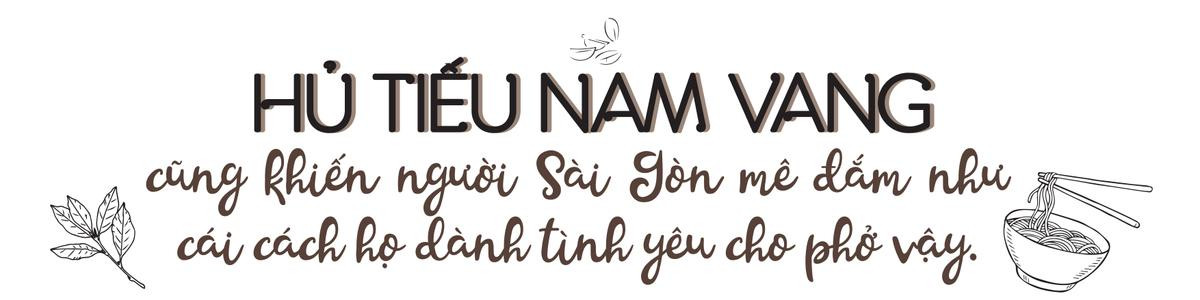 Quán hủ tiếu mở cửa 24/24 thu hút thực khách bằng loại nước sốt đặc biệt Ảnh 1