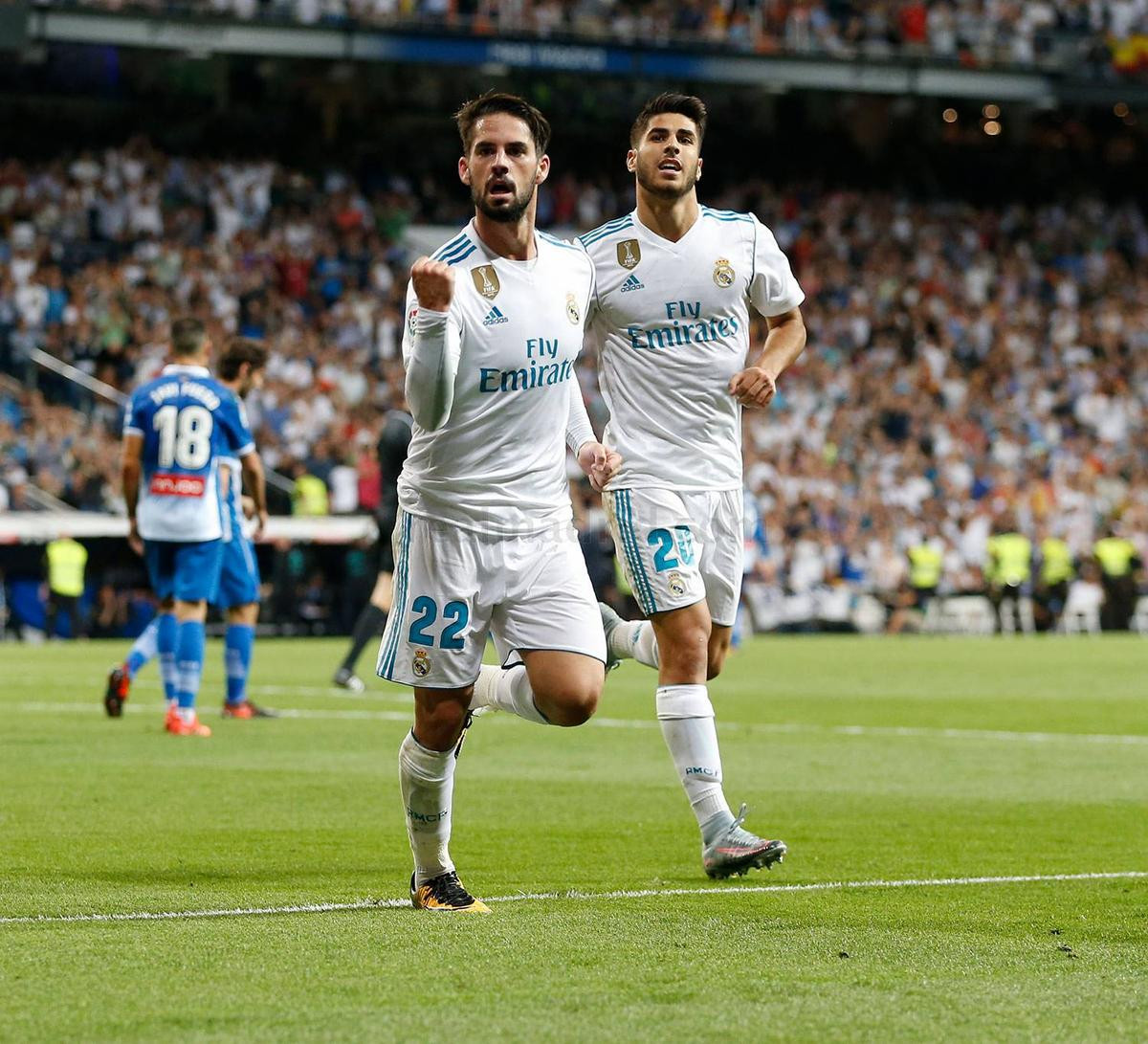 Isco lại 'gánh team', lập cú đúp giúp Real Madrid bám đuổi Barcelona Ảnh 2