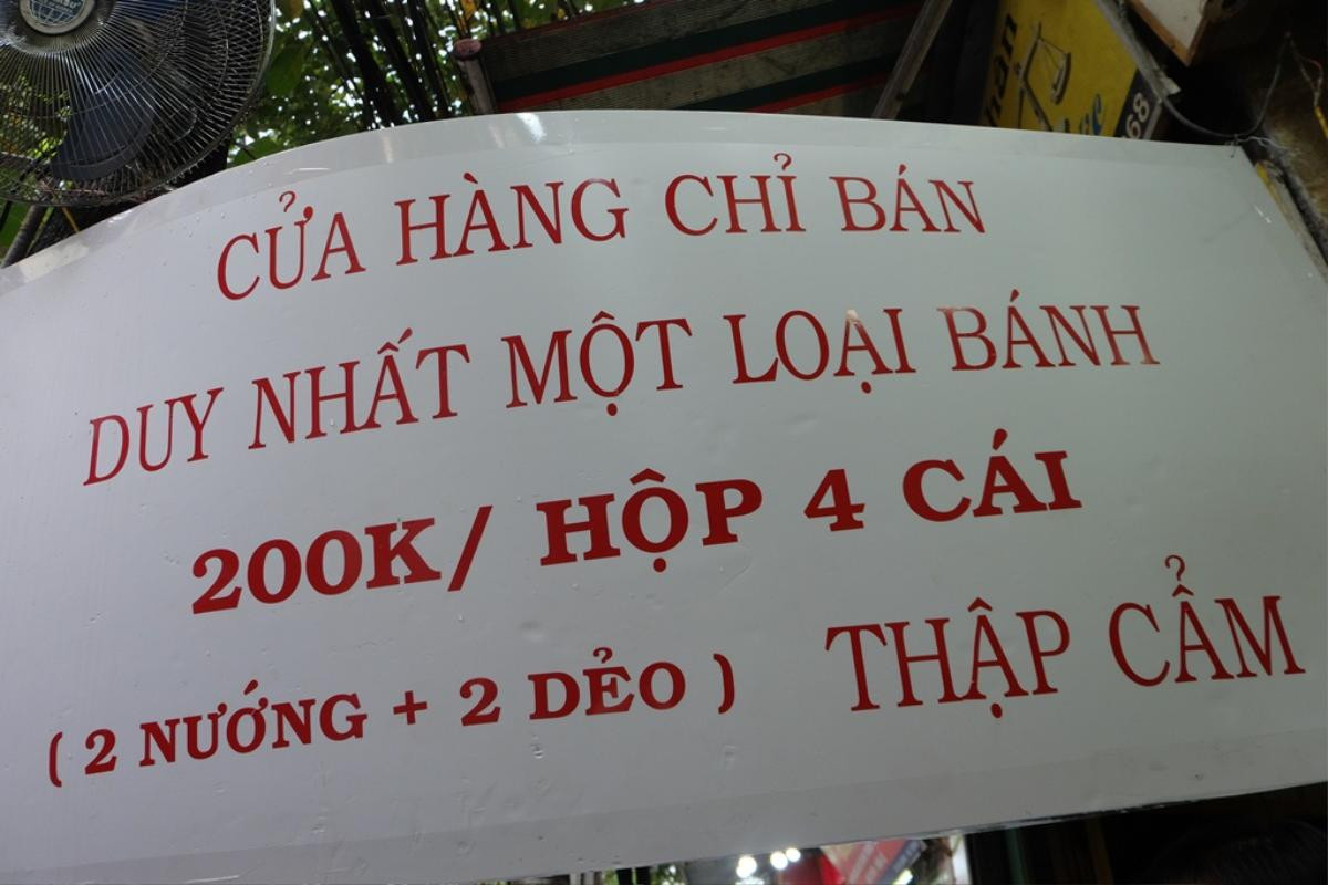 Khách xếp hàng dài đợi mua, tiệm bánh Trung thu Bảo Phương liên tục treo biển hết hàng Ảnh 6