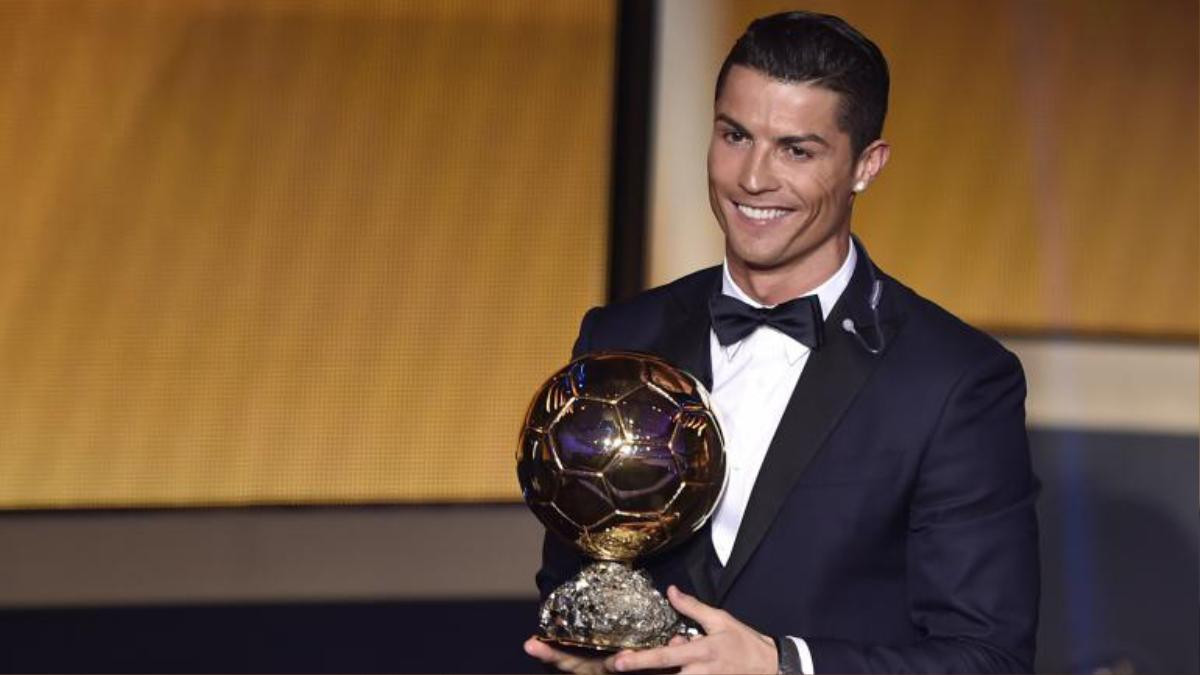 Ronaldo đấu giá Quả bóng vàng, lập tức có tỷ phú chi 16 tỷ VNĐ mua trong 'một nốt nhạc' Ảnh 2