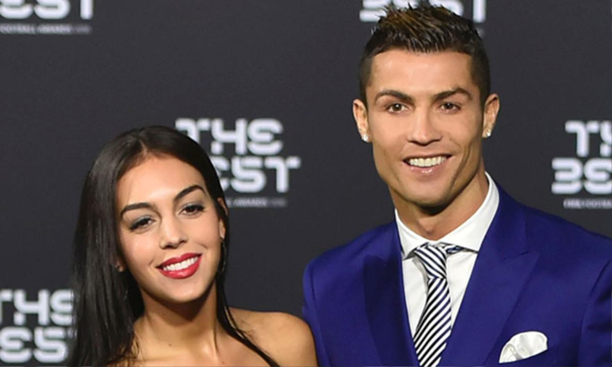 Ronaldo ghen lồng lộn vì cô bồ sexy nghiện chụp ảnh 'nóng' với bạn khác giới Ảnh 5