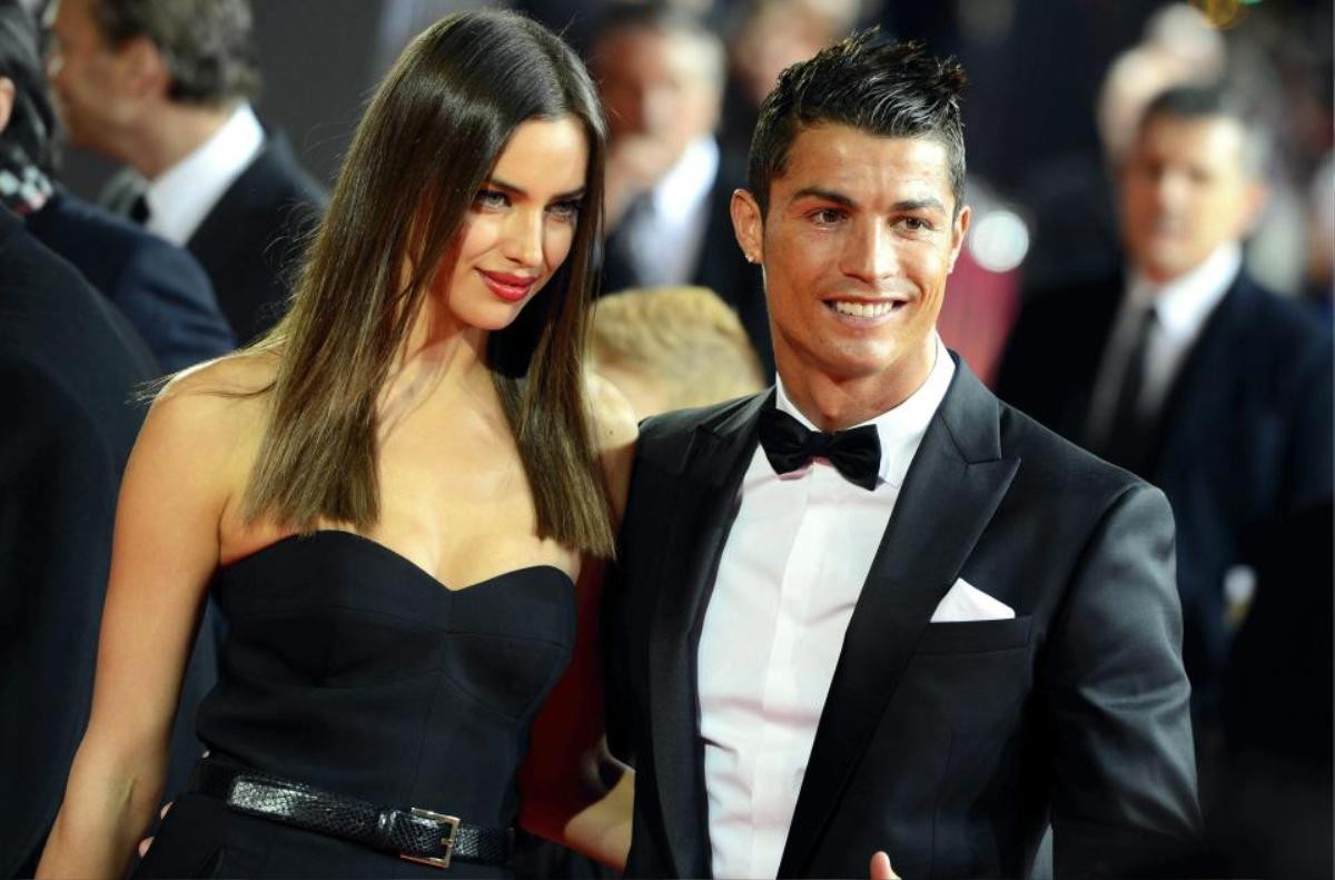 Ronaldo ghen lồng lộn vì cô bồ sexy nghiện chụp ảnh 'nóng' với bạn khác giới Ảnh 8