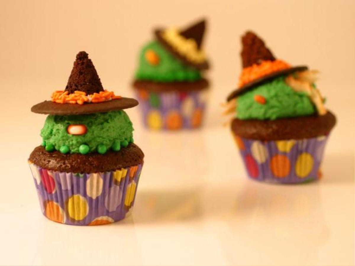 Lễ hội Halloween: Cách làm món bánh cupcake phù thủy Ảnh 1