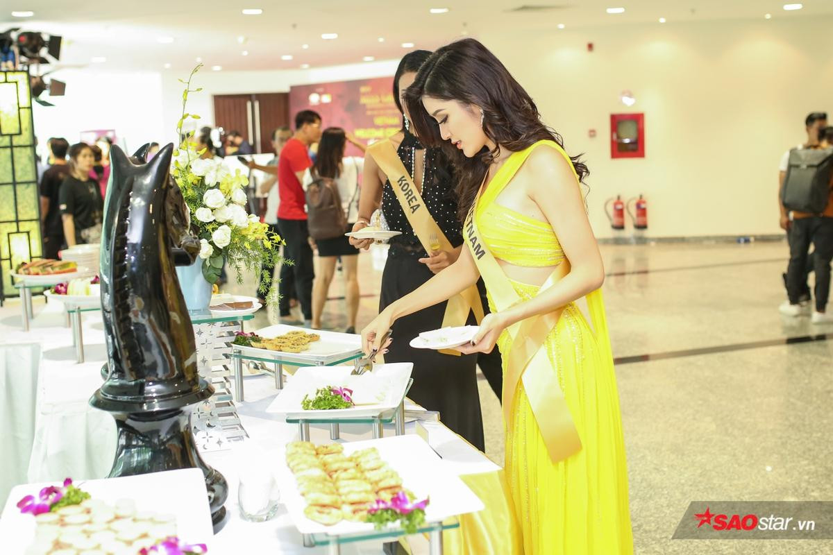 Gác lại lùm xùm, đây là những khoảnh khắc Huyền My toả sáng ở Miss Grand International 2017 Ảnh 1