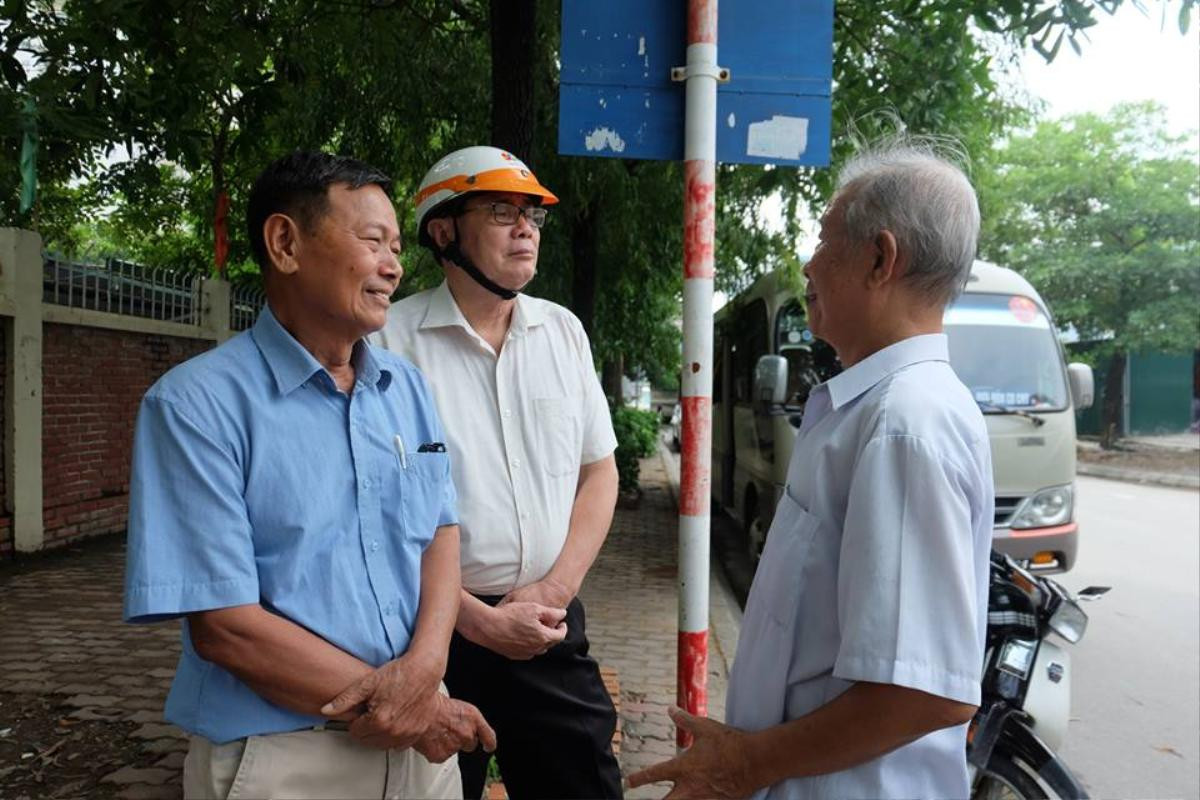 Nhiều giáo viên cũ vội đến trường Lương Thế Vinh khi hay tin thầy Văn Như Cương qua đời Ảnh 5