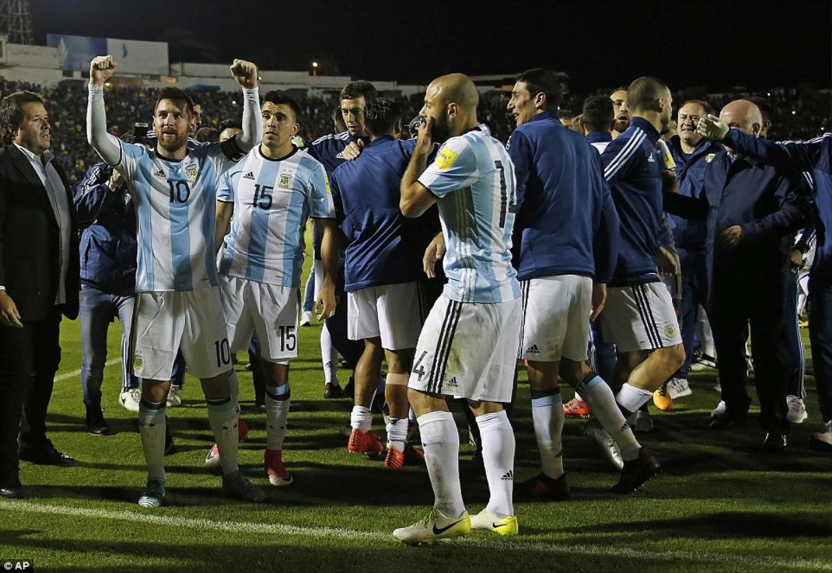 Chùm ảnh Messi 'gánh team', một mình xốc Argentina tới Nga 2018 Ảnh 8