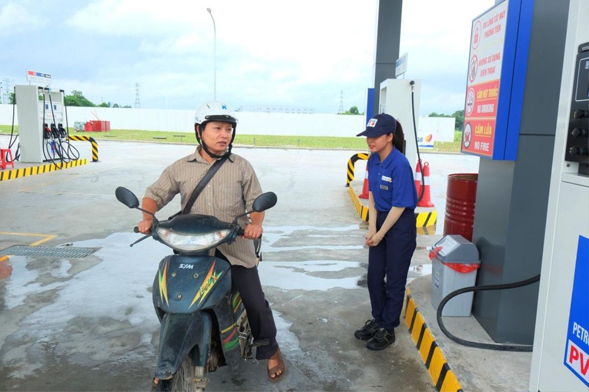 Ông chủ người Nhật chào khách ở cây xăng: 'Chỉ một cái cúi đầu khiến dân tình cảm phục' Ảnh 12