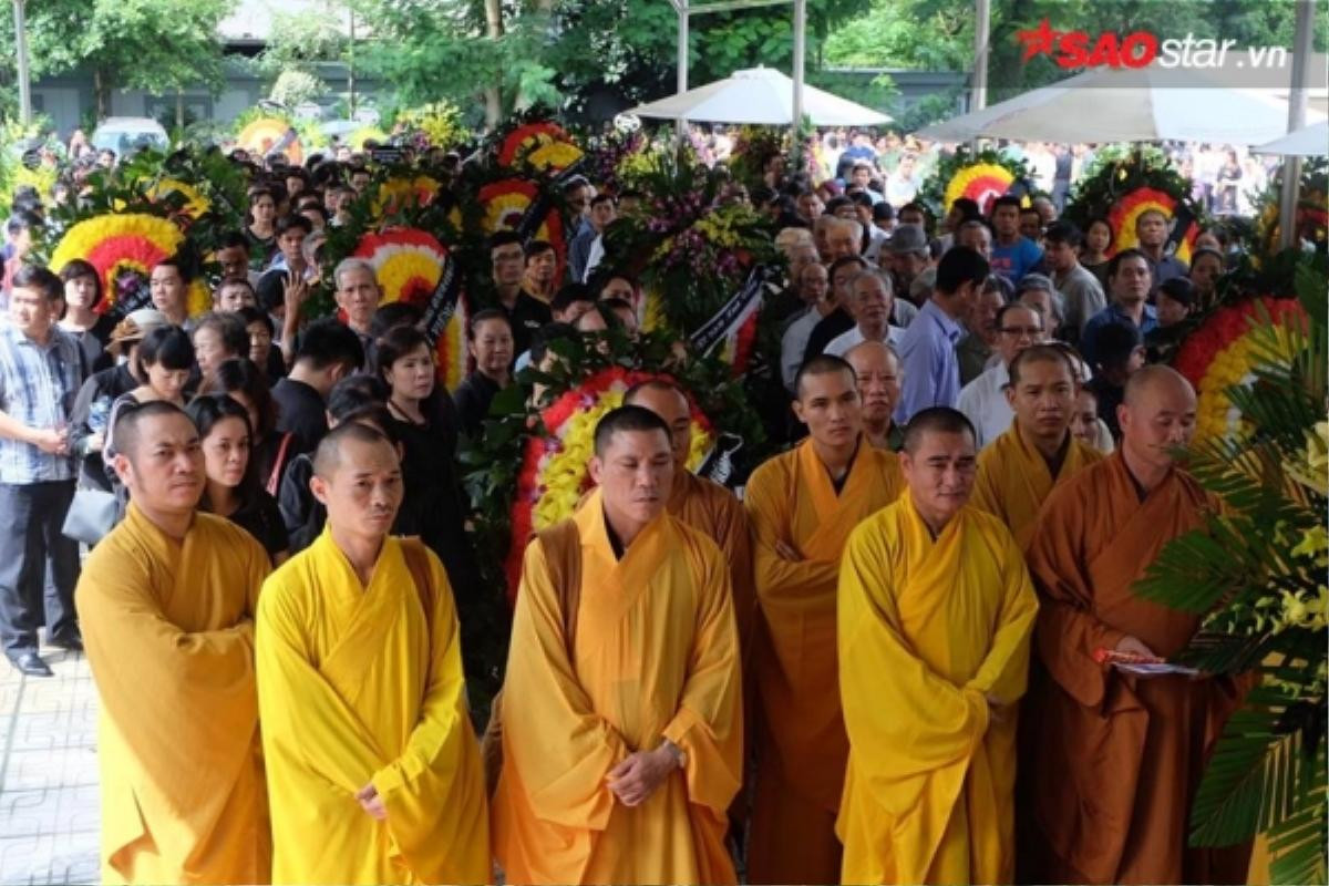 Chuyến xe đưa linh cữu đã kết thúc hành trình đưa thầy Cương rời cõi tạm về nơi an nghỉ cuối cùng Ảnh 13