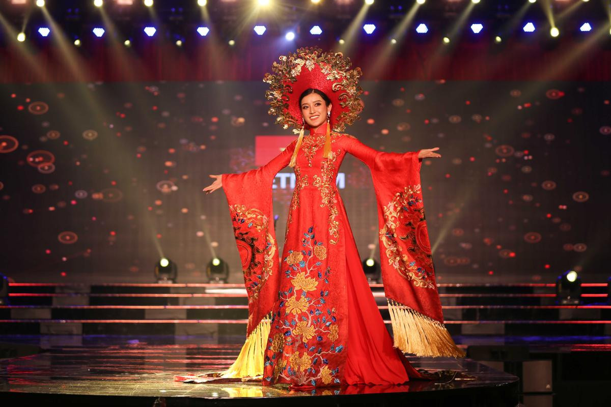 Á hậu Huyền My lộng lẫy trong phần thi Trang phục dân tộc tại Miss Grand International 2017 Ảnh 2