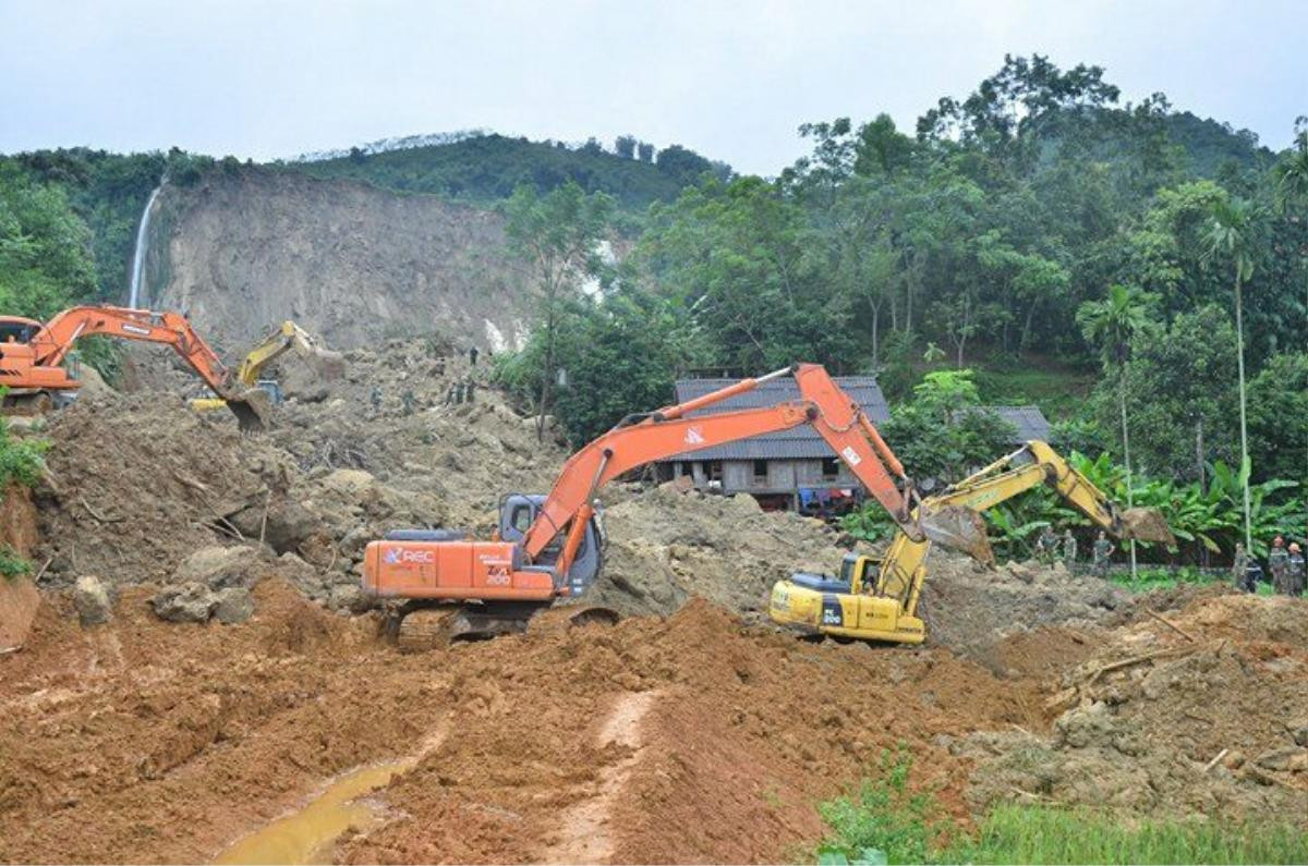 Vụ sạt lở kinh hoàng ở Hoà Bình: 3 mẹ con bị đất đá chôn vùi chỉ thò ra được cái đầu Ảnh 4