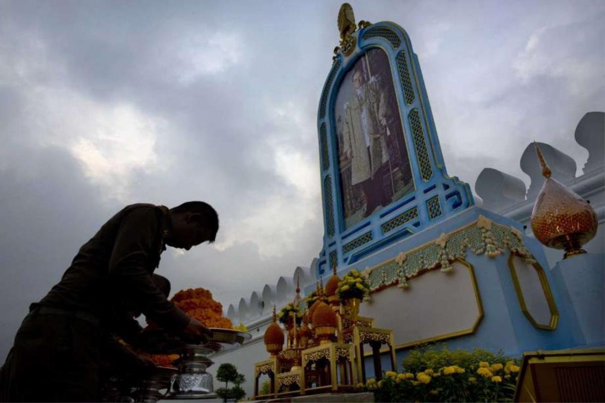 Một năm ngày mất Quốc vương Thái Lan: Nỗi đau còn mãi với người ở lại Ảnh 1