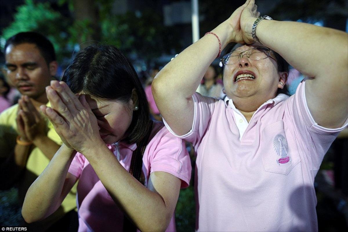 Một năm ngày mất Quốc vương Thái Lan: Nỗi đau còn mãi với người ở lại Ảnh 12