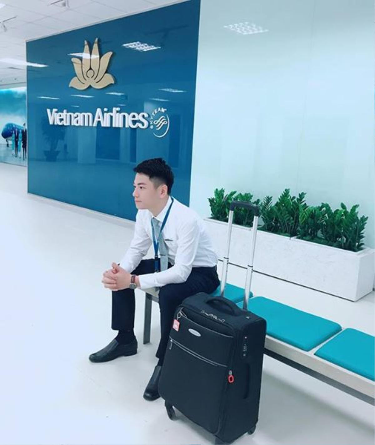 Chỉ với một tấm ảnh chụp chung, 3 chàng tiếp viên hàng không của Vietnam Airlines đã gây sốt mạng xã hội Ảnh 10