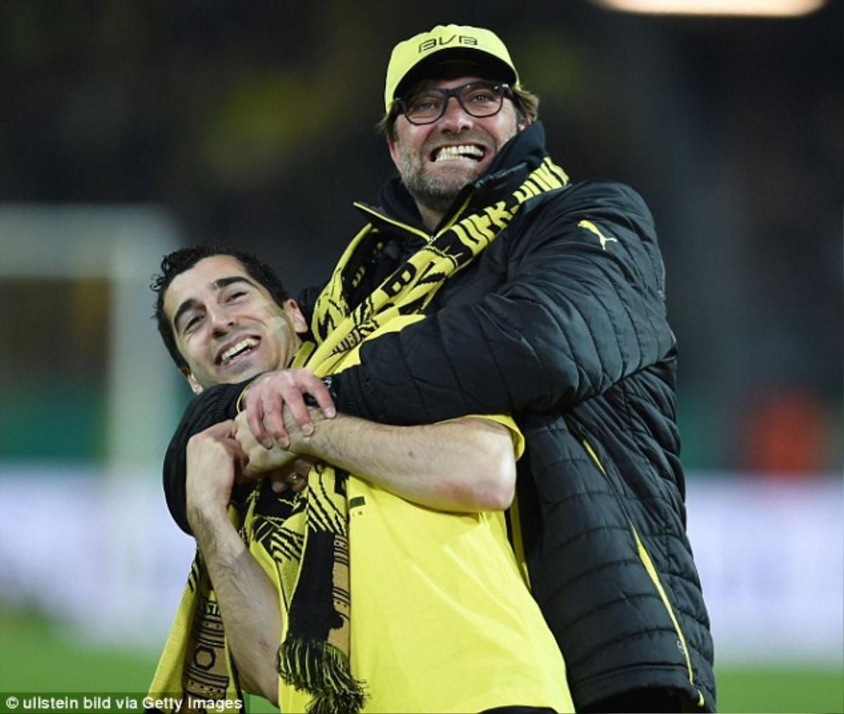 Juergen Klopp dạy 'đệ tử' Mkhitaryan: Từ tán gái đến thổi kèn Ảnh 1