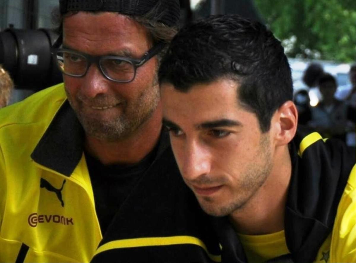 Juergen Klopp dạy 'đệ tử' Mkhitaryan: Từ tán gái đến thổi kèn Ảnh 2