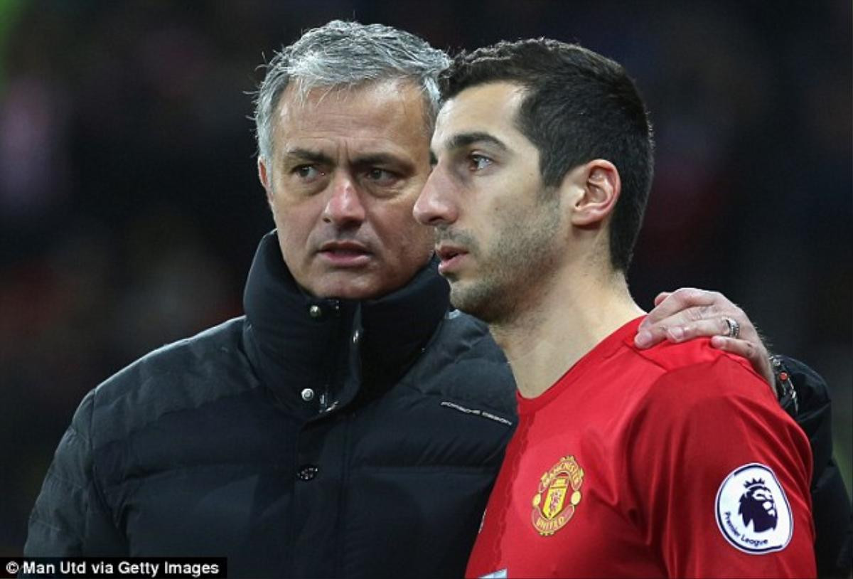 Juergen Klopp dạy 'đệ tử' Mkhitaryan: Từ tán gái đến thổi kèn Ảnh 3