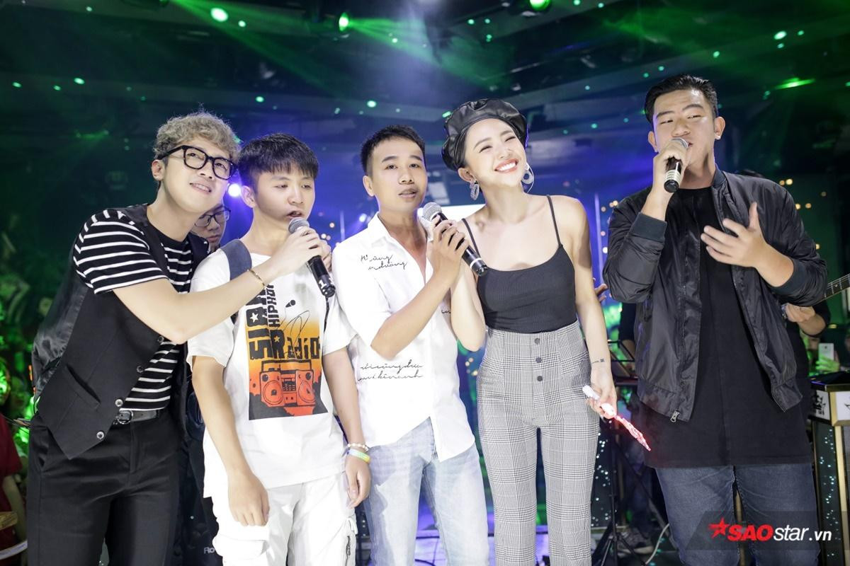 Chưa quay MV, Tóc Tiên vẫn hát ca khúc mới toanh dành cho 'gái ế' trong fanmeeting Ảnh 4